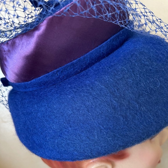 BEAUTIFUL ROYAL BLUE 1960S' FELT "BUCKET " HAT + PURPLE SATIN BAND + BLUE VEIL - Picture 5 of 11